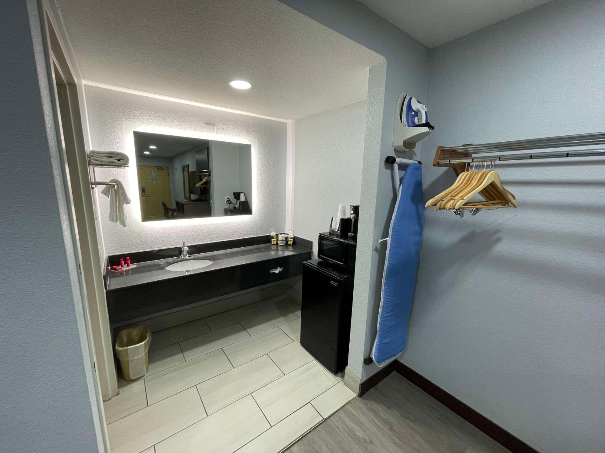 Surestay Hotel By Best Western Childress Exterior photo